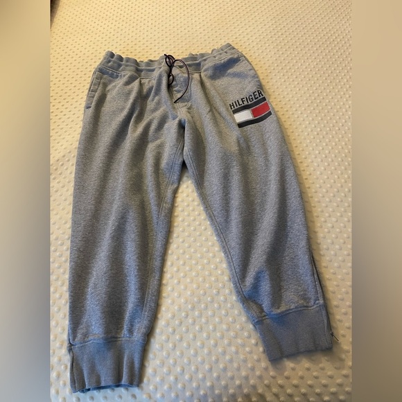 TOMMY HILFIGER - Picture 1 of 4